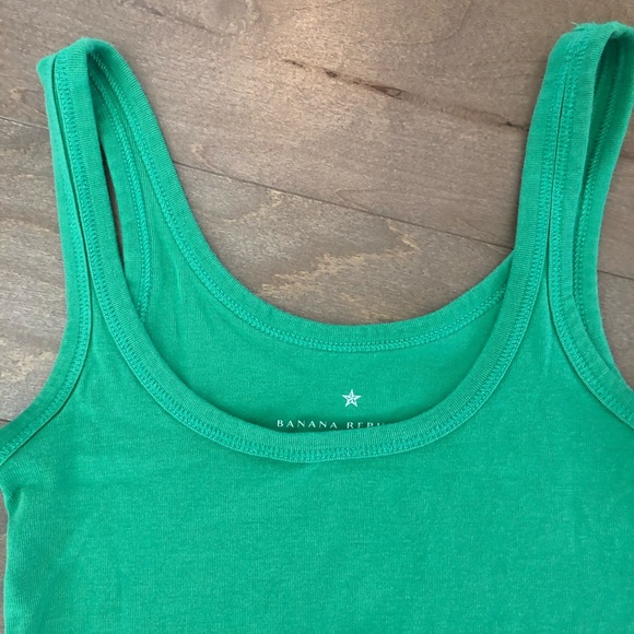 BUNDLE of Banana Republic Tank Tops in XS Petite in Green and Black and White - Picture 7 of 16